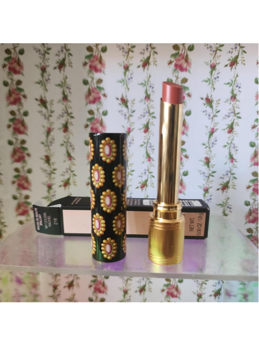 GUCCI golden parcel lipstick in shade 216
#lipstick #luxury